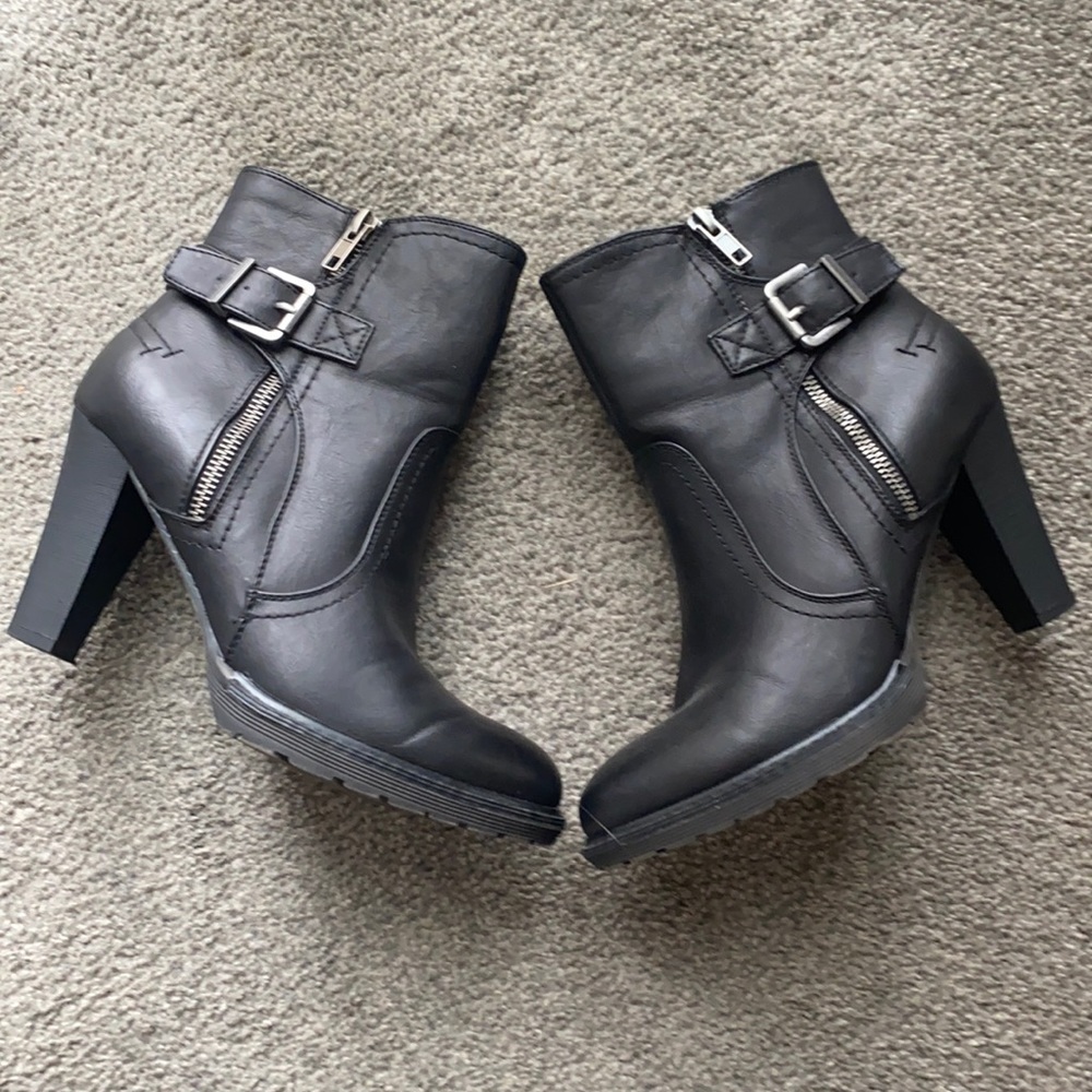 White Mountain Black 3 inch Heel Boots Size 8.5